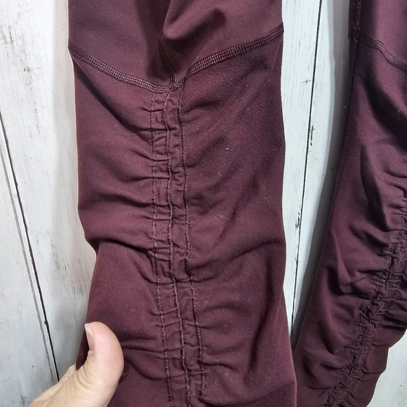 Lululemon Women's Wunder Under Stirrup Leggings Bordeaux Drama Pants Size 6. - Picture 10 of 12